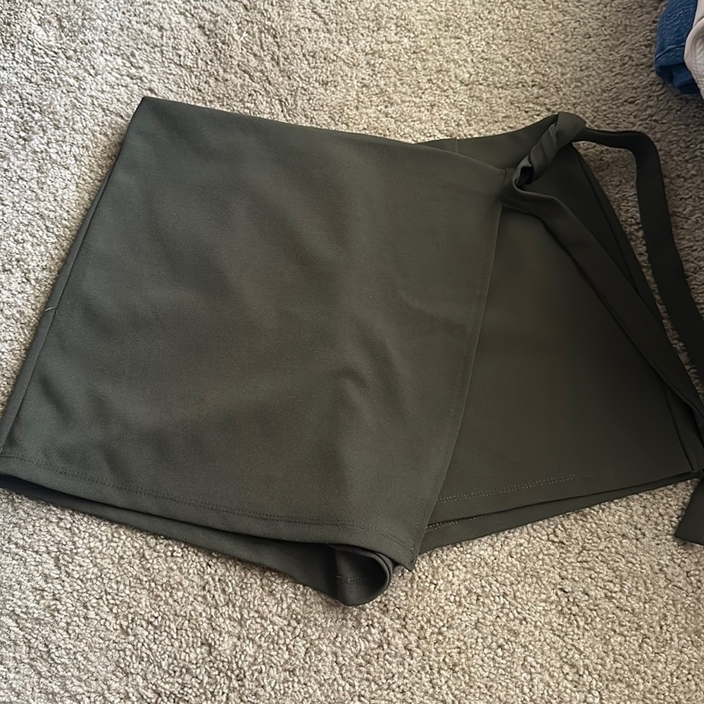 F21 Skort